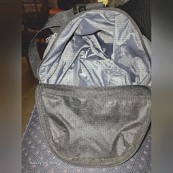 ADIDAS DUFFEL BAG - Picture 5 of 8